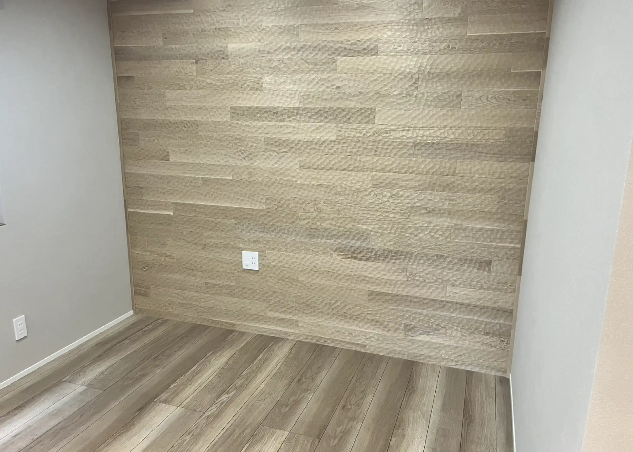 高山市I様邸壁材sucoyuca